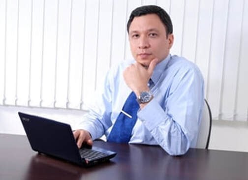 Alfredo Salvador Patrón Gómez, cirujano plástico y médico estético en Medellín, Colombia. El Dr. Patrón Gómez es un reconocido especialista que lidera un grupo de investigación en cirugía plástica en la Universidad de Antioquia.