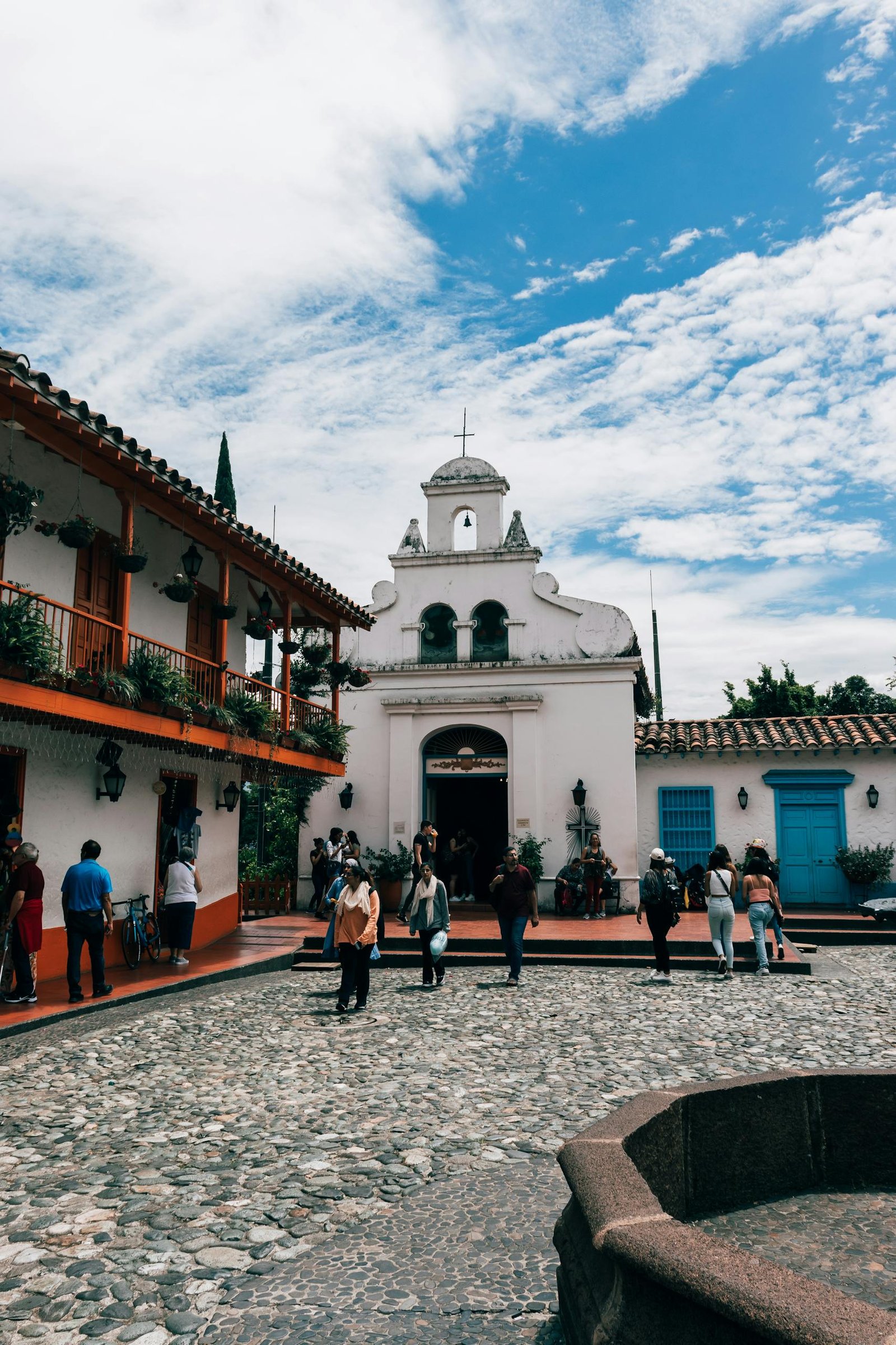 Scenic view of Pueblito Paisa in Medellín, Colombia – cultural landmark representing the beauty and authenticity promoted by Dr. Alfredo Patrón Gómez, board-certified plastic surgeon in Colombia.