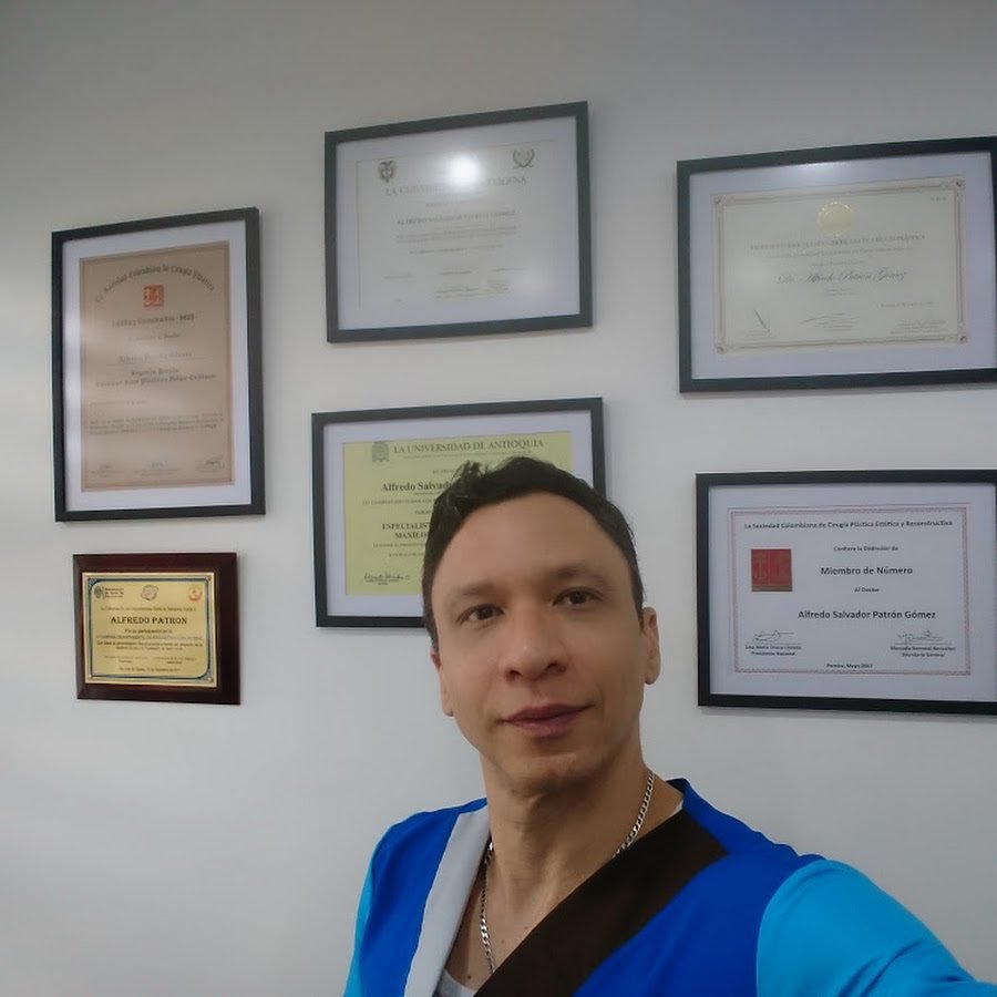 Dr. Alfredo Salvador Patrón Gómez, especialista en cirugía estética y reconstructiva en Medellín, cirujano plástico certificado